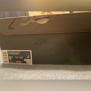 Air Jordan 1 mid se- white/industrial blue sail size 9.5